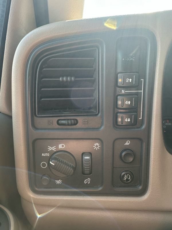 Used 2006 Chevrolet Silverado 2500 LT w/ Heavy-Duty Power Package AWD/4WD image 15