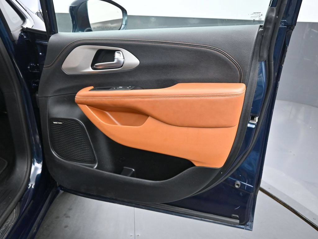 Used 2024 Chrysler Pacifica Pinnacle FWD image 20
