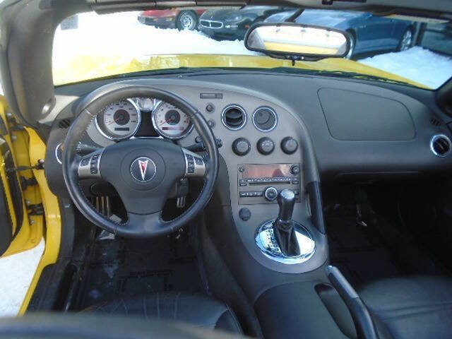 Used 2007 Pontiac Solstice Convertible w/ Premium Package image 12