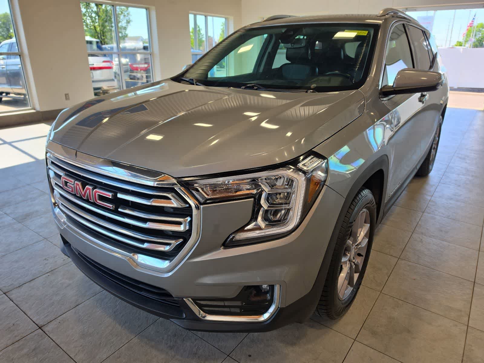 Used 2023 GMC Terrain SLT w/ Infotainment Package II AWD/4WD image 2