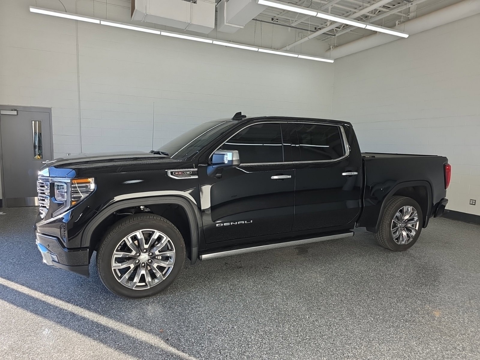 Used 2025 GMC Sierra 1500 Denali image 2