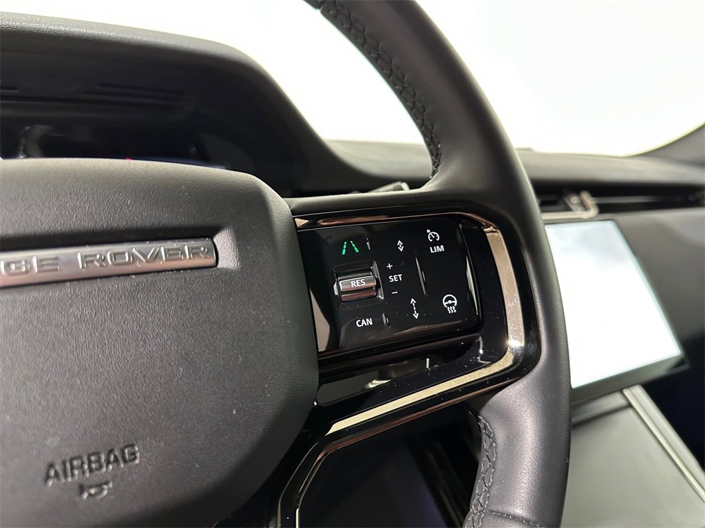 Used 2025 Land Rover Range Rover Evoque Dynamic SE image 18