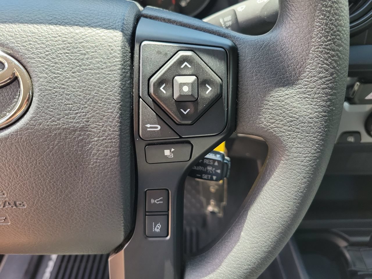 Used 2018 Toyota Tacoma SR RWD image 15