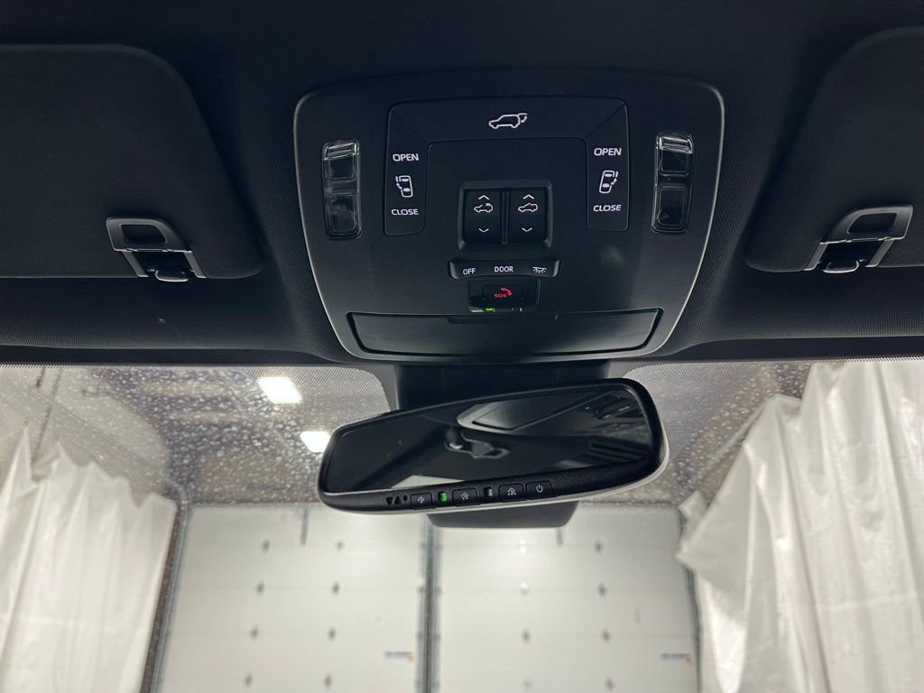 Used 2025 Toyota Sienna XSE image 42