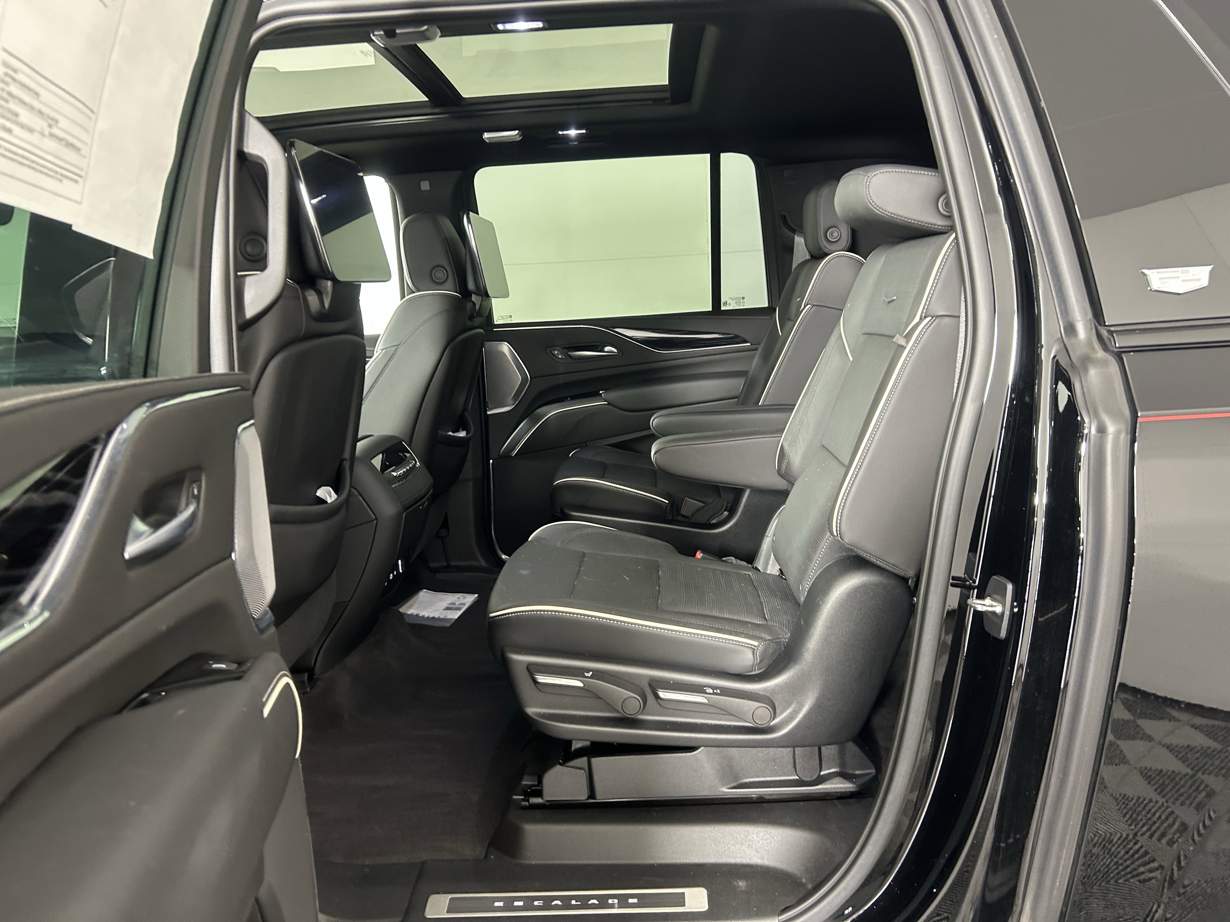 Used 2023 Cadillac Escalade ESV Sport w/ LPO, ONYX Package image 11