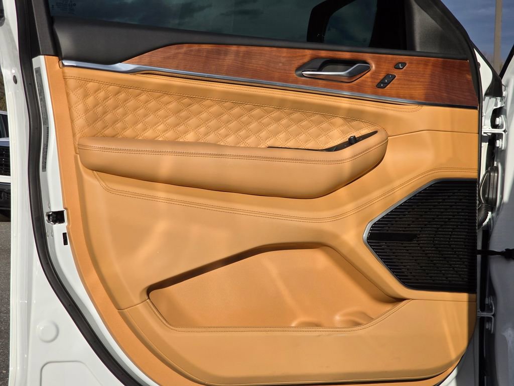 Used 2025 Jeep Grand Cherokee L Summit image 45