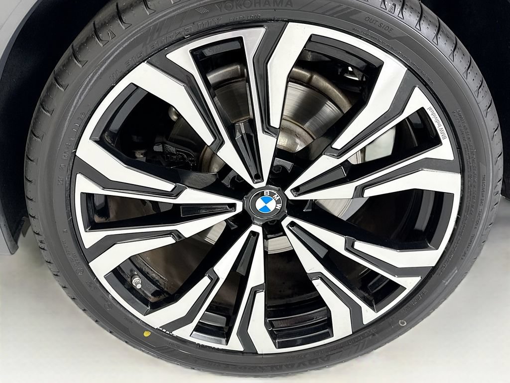 Used 2024 BMW X7 xDrive40i w/ M Sport Package AWD/4WD image 30