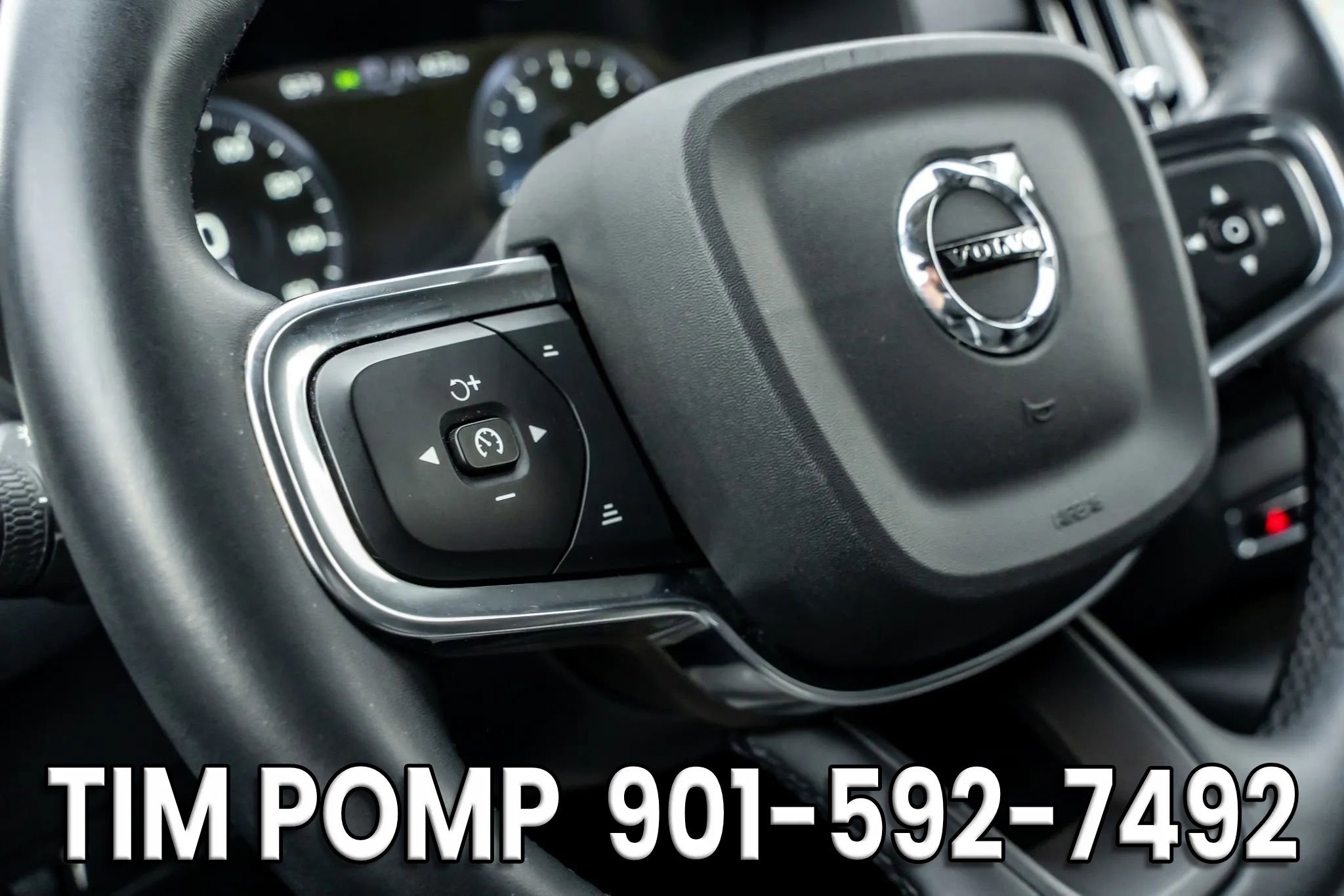 Used 2022 Volvo XC40 T5 Momentum image 24