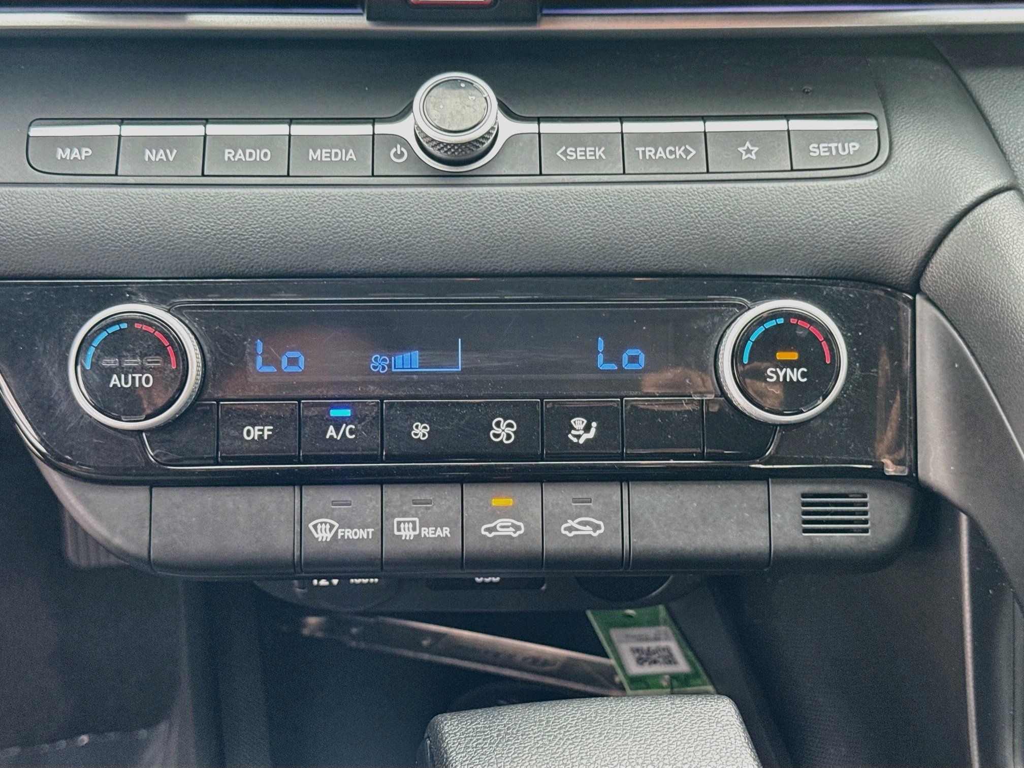 Used 2024 Hyundai Elantra SEL FWD image 12