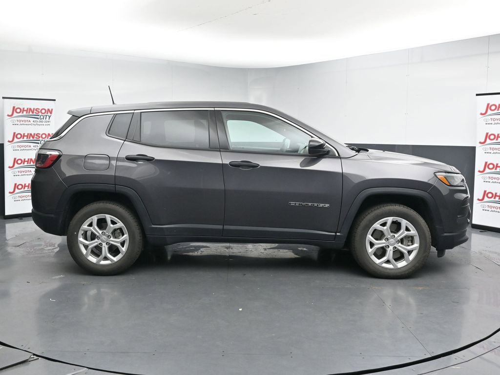 Used 2024 Jeep Compass Sport AWD/4WD image 9