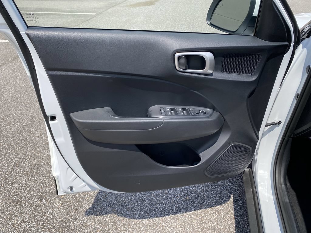 New 2026 Hyundai Venue SEL FWD image 19