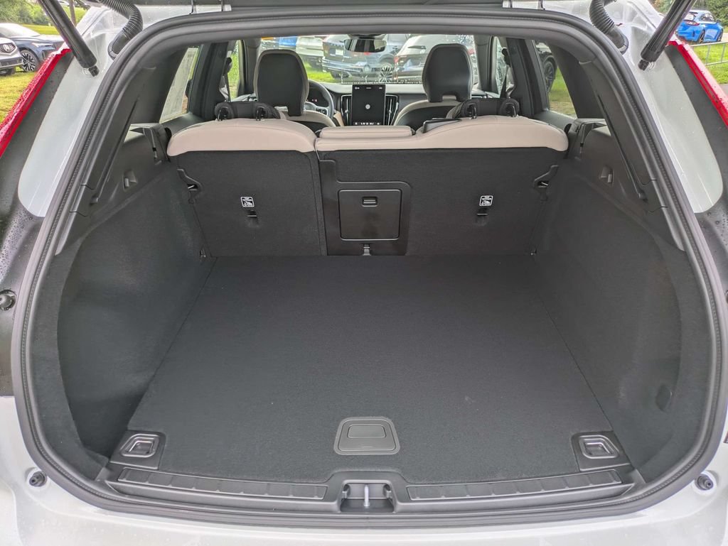 New 2026 Volvo XC60 B5 Core AWD/4WD image 13