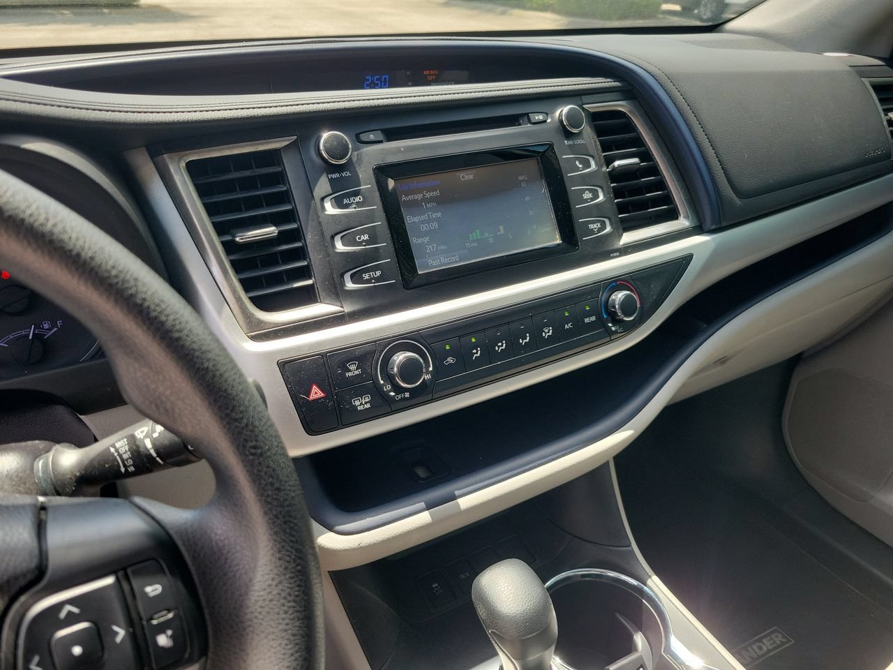 Used 2019 Toyota Highlander LE FWD image 22