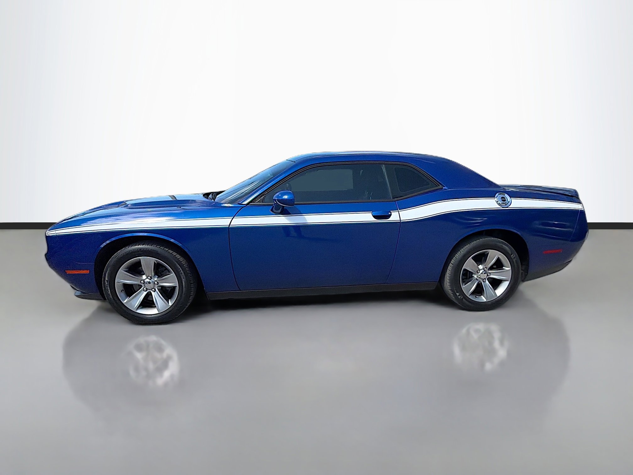 Used 2019 Dodge Challenger SXT image 6