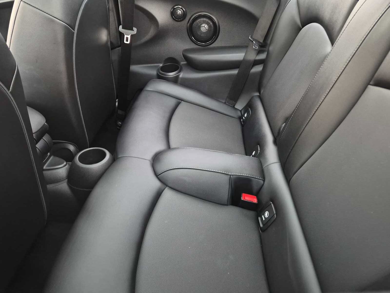 Used 2018 MINI Cooper 2-Door Hardtop FWD image 21