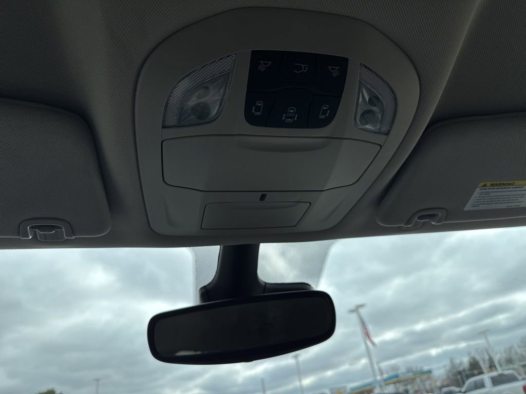Used 2024 Chrysler Pacifica Touring-L image 21