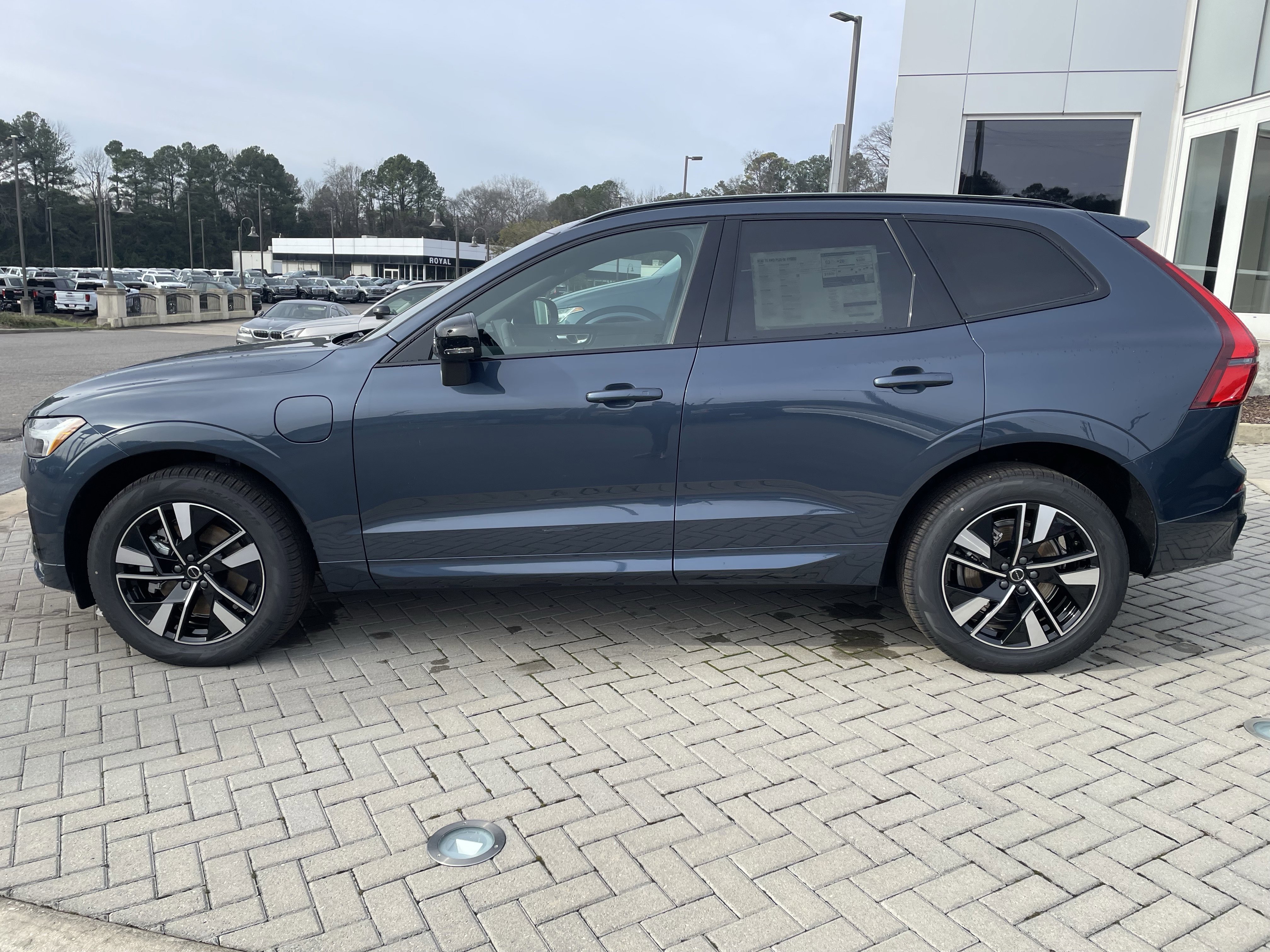 New 2026 Volvo XC60 T8 Core image 7