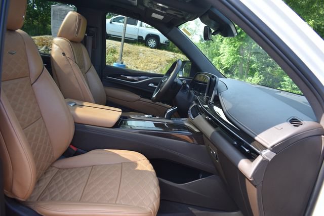 Certified 2023 Cadillac Escalade Sport w/ LPO, ONYX Package AWD/4WD image 16