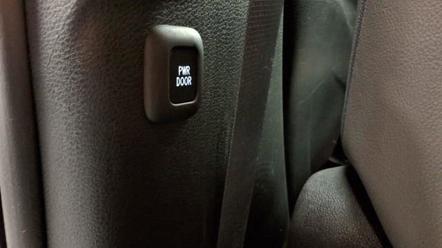 Used 2025 Toyota Sienna XLE image 18