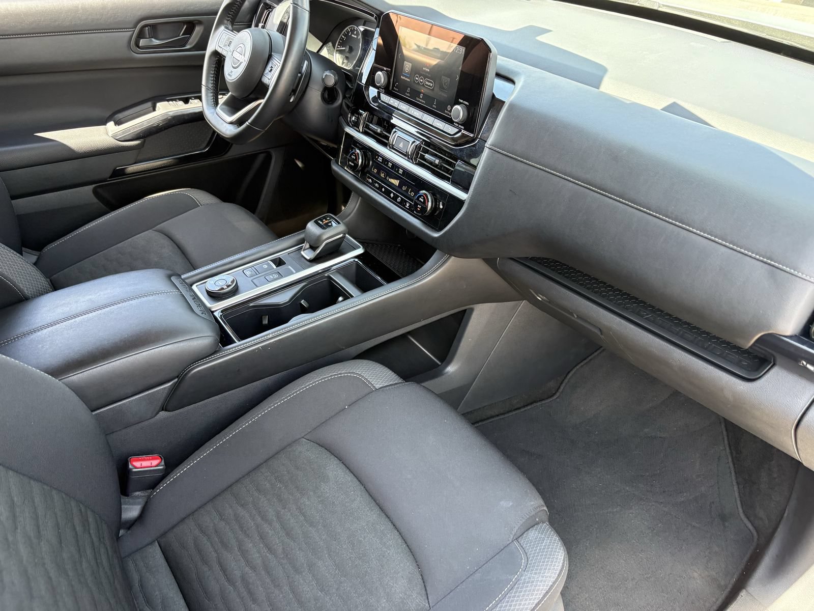 Used 2025 Nissan Pathfinder SV AWD/4WD image 14