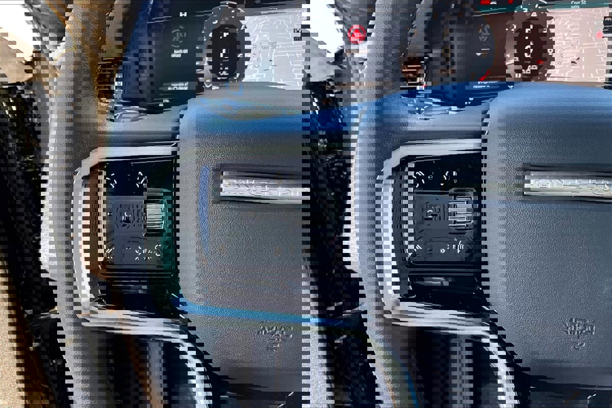 Used 2023 Land Rover Range Rover Evoque R-Dynamic S image 14