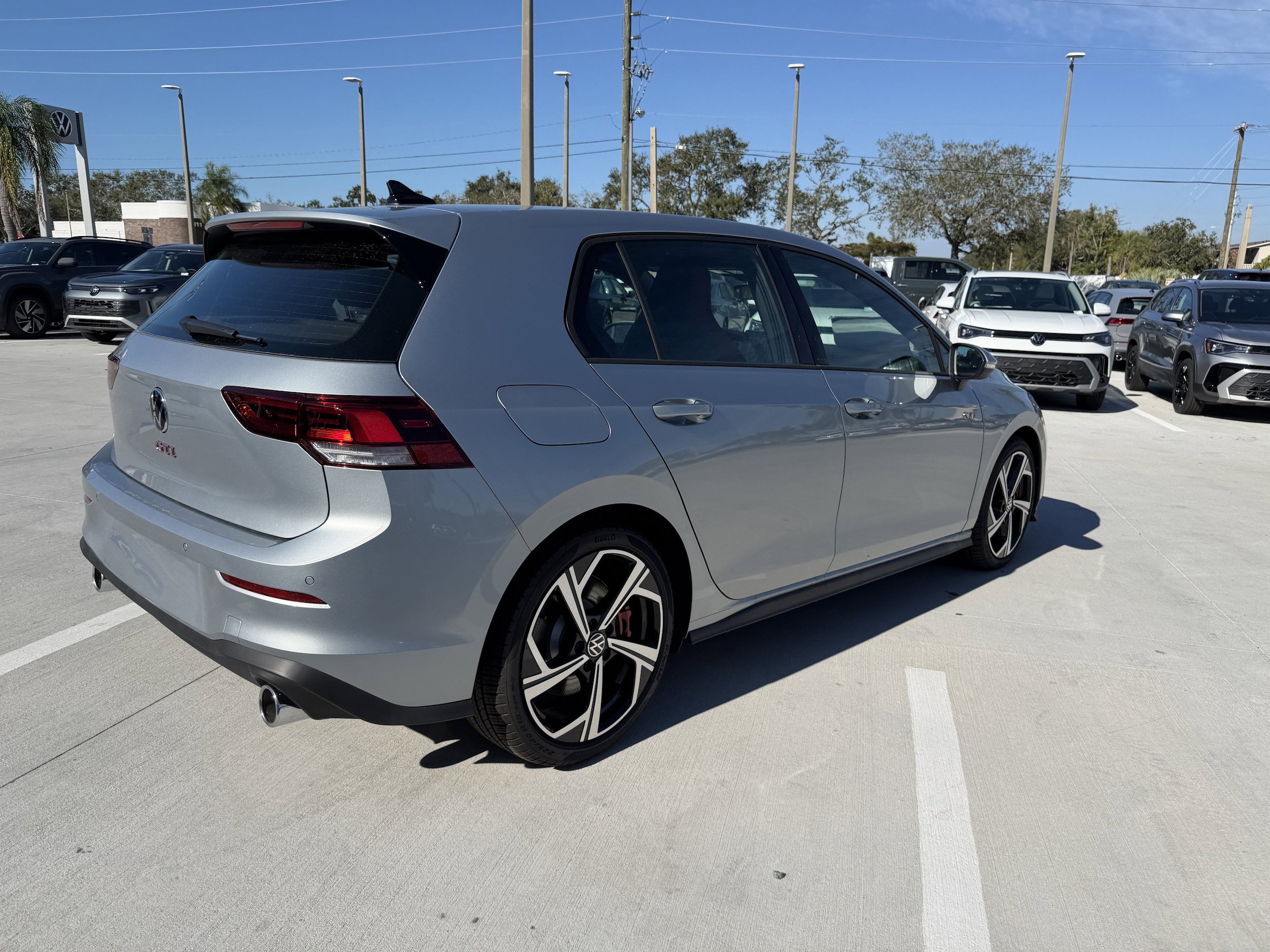 New 2026 Volkswagen GTI SE FWD image 3
