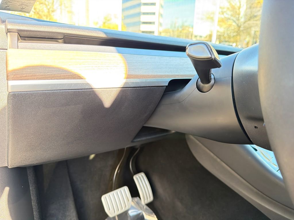 Used 2021 Tesla Model Y Long Range image 31