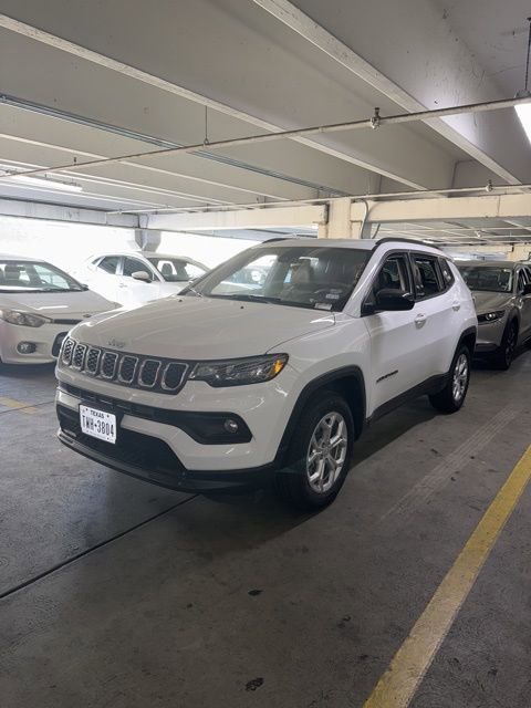 Used 2024 Jeep Compass Latitude image 29