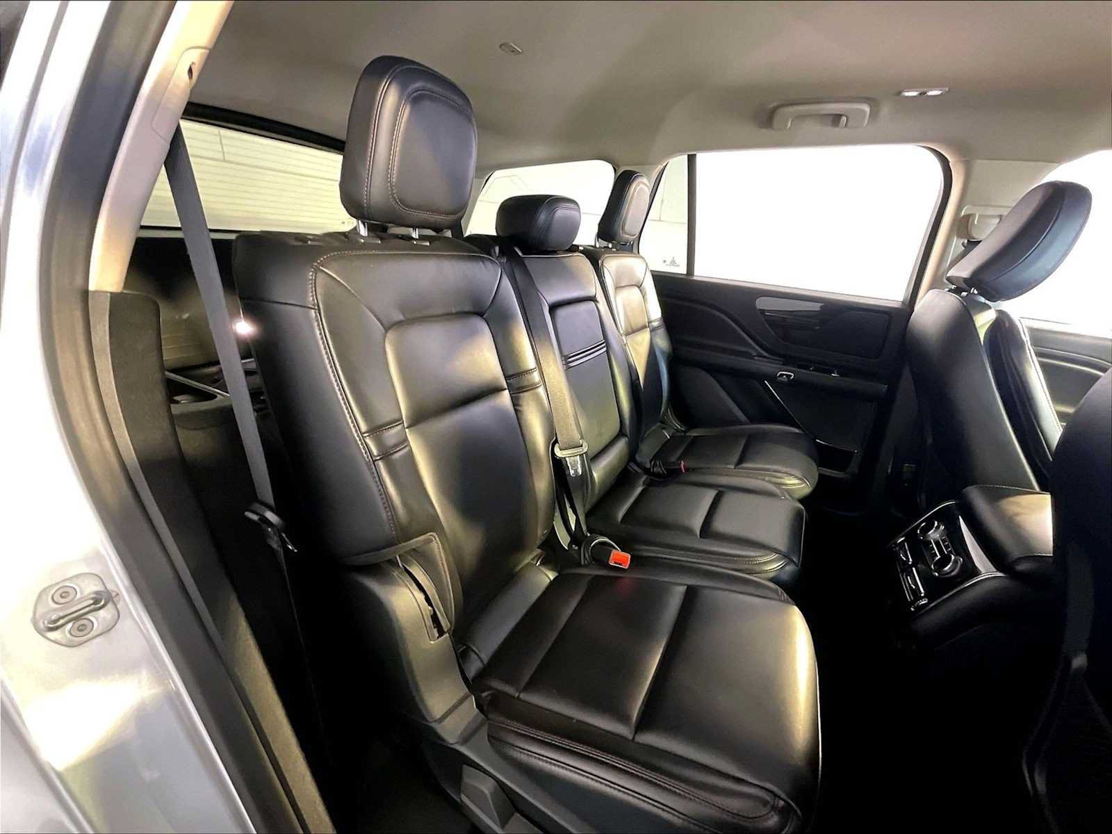 Used 2021 Lincoln Aviator AWD image 23