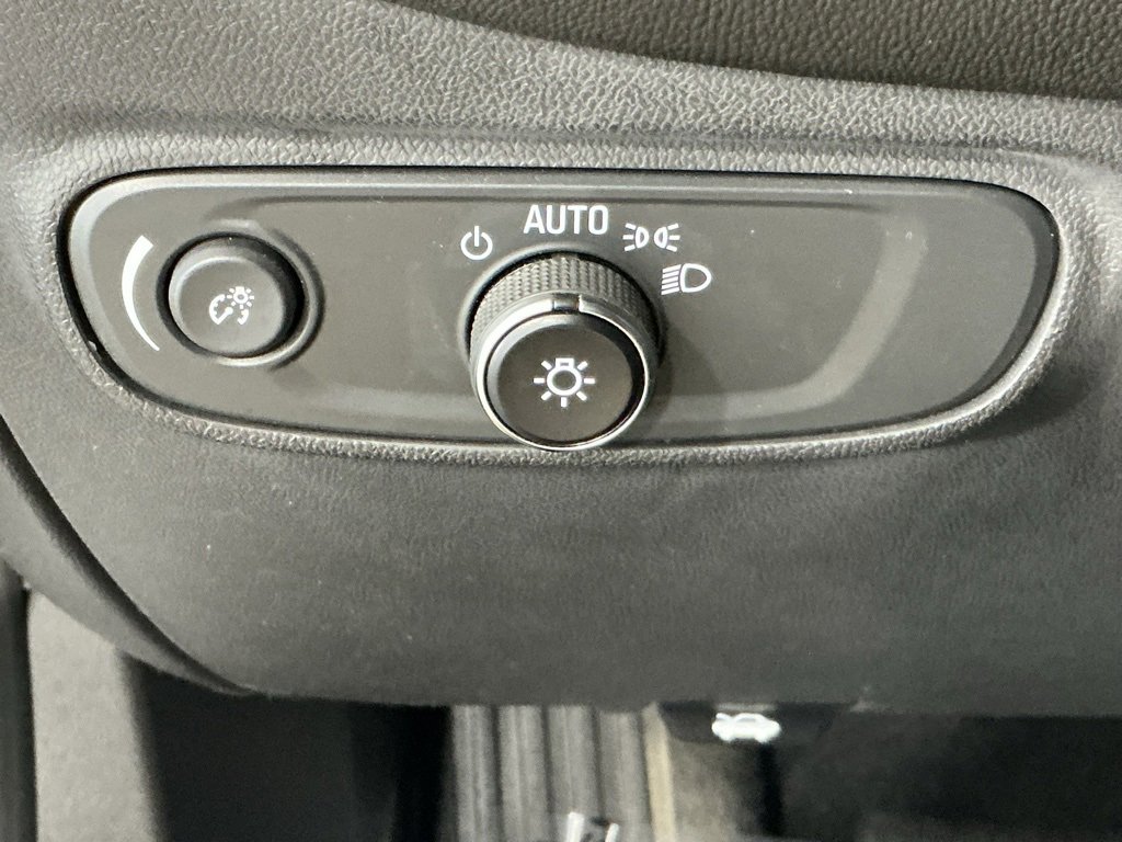 Used 2022 Chevrolet Equinox RS w/ RS Leather Package image 24