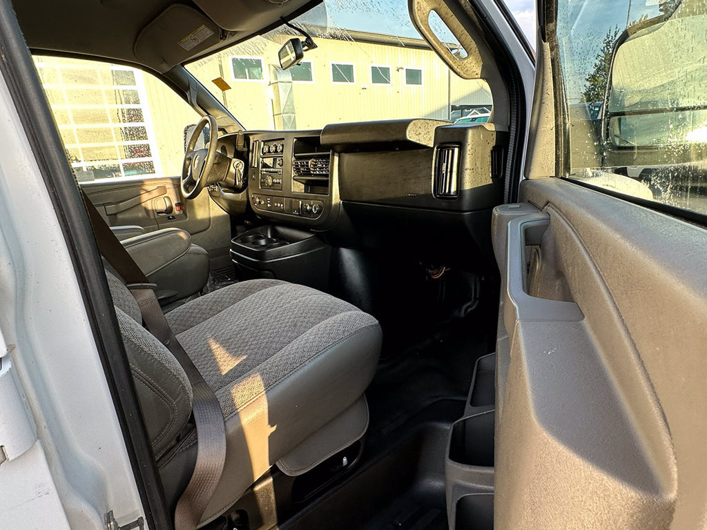 Used 2018 Chevrolet Express 3500 w/ Driver Convenience Package RWD image 22