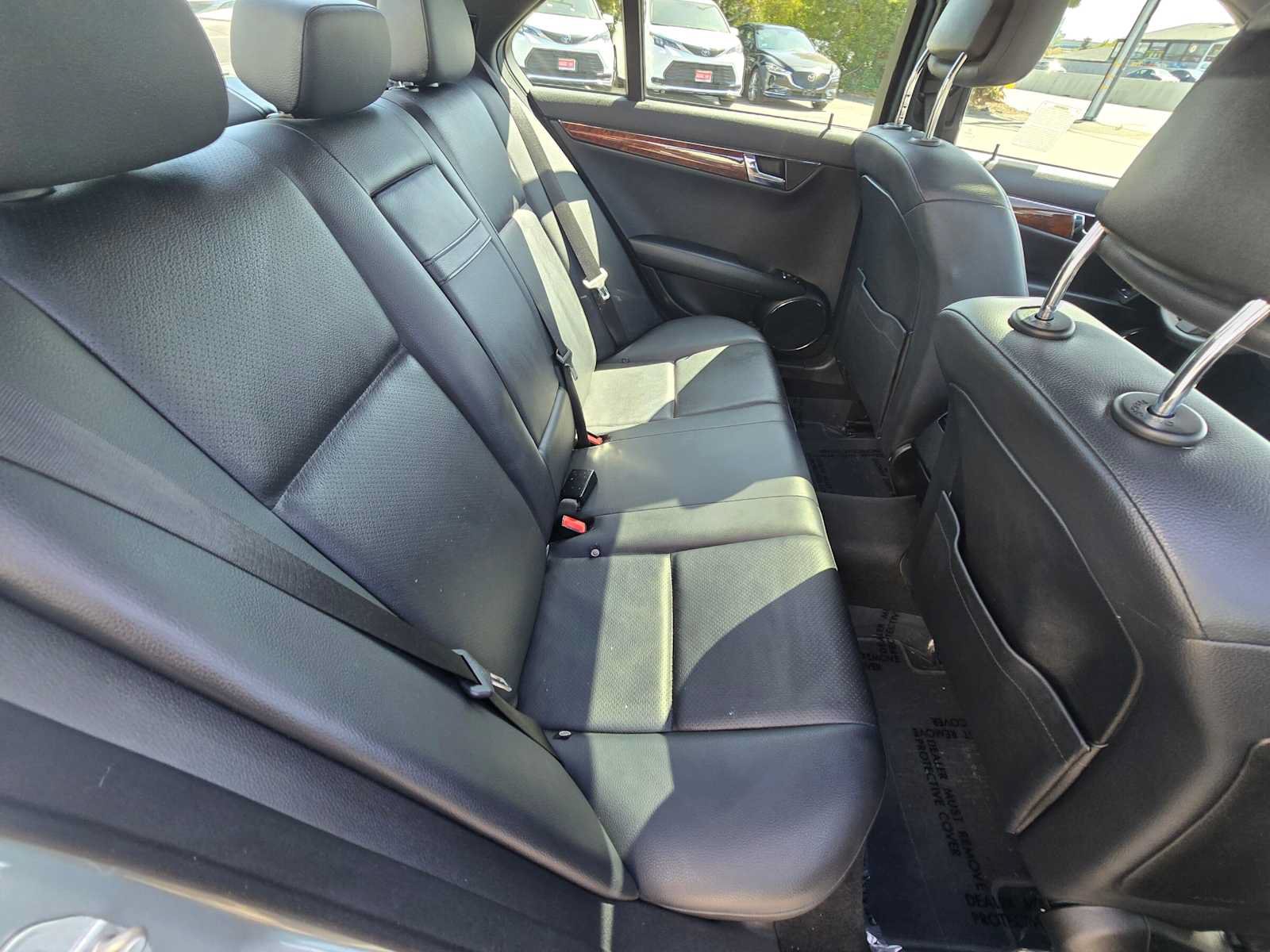 Used 2010 Mercedes-Benz C 300 Sedan image 12