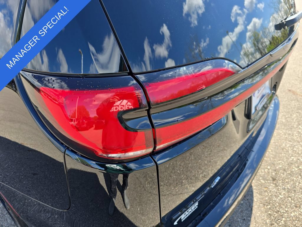 Used 2025 Chrysler Pacifica Limited FWD image 37