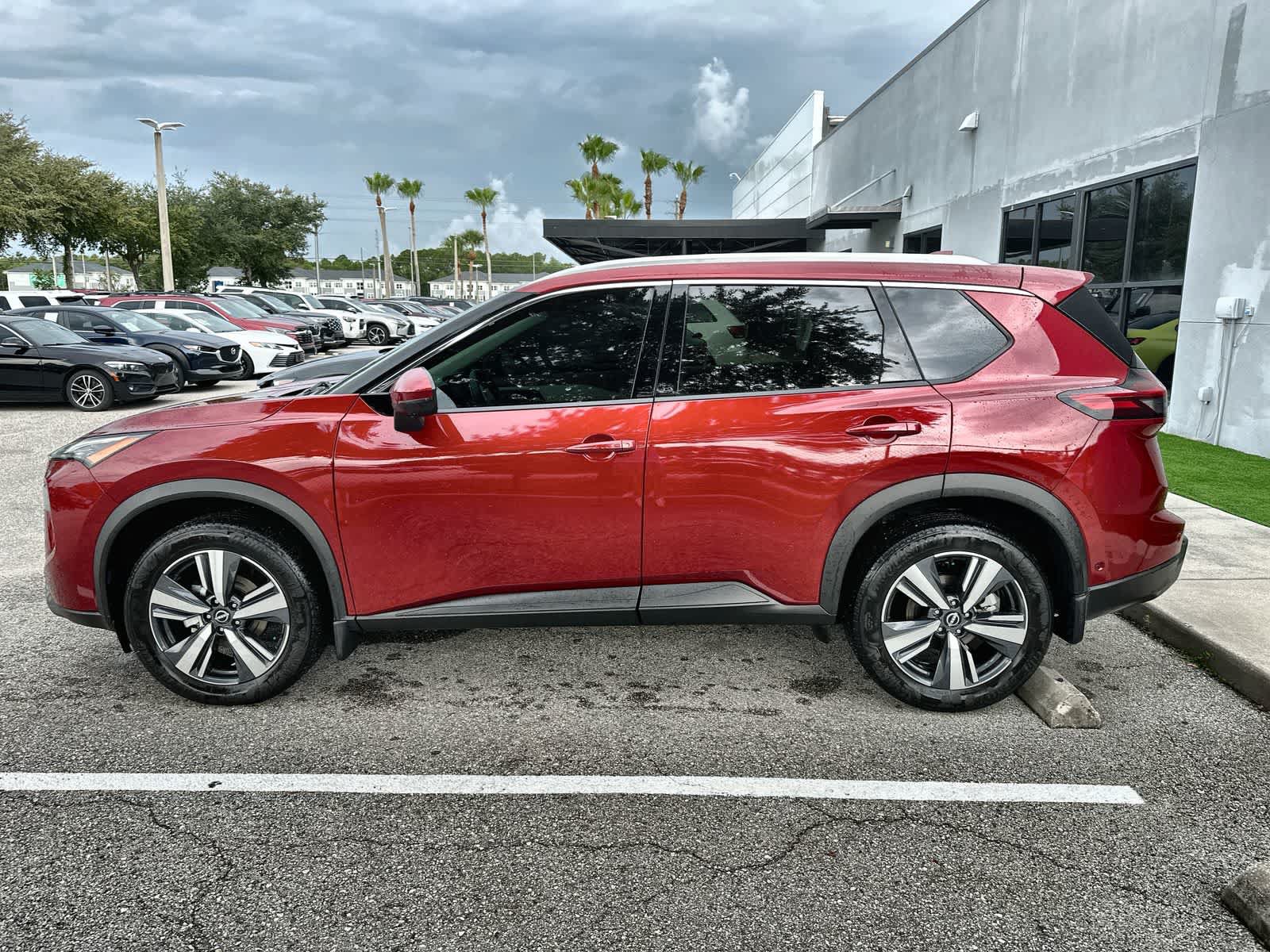 Used 2024 Nissan Rogue SL w/ SL Premium Package FWD image 5