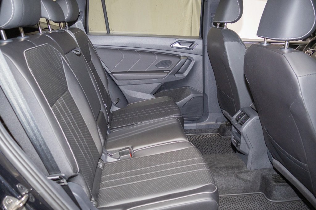 Used 2023 Volkswagen Tiguan SE R-Line AWD/4WD image 14