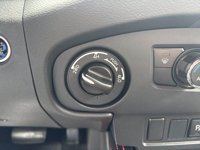 Used 2024 Nissan Frontier PRO-4X w/ Technology Package image 22