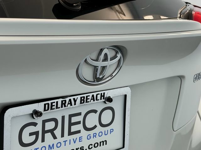 Used 2019 Toyota C-HR LE FWD image 11