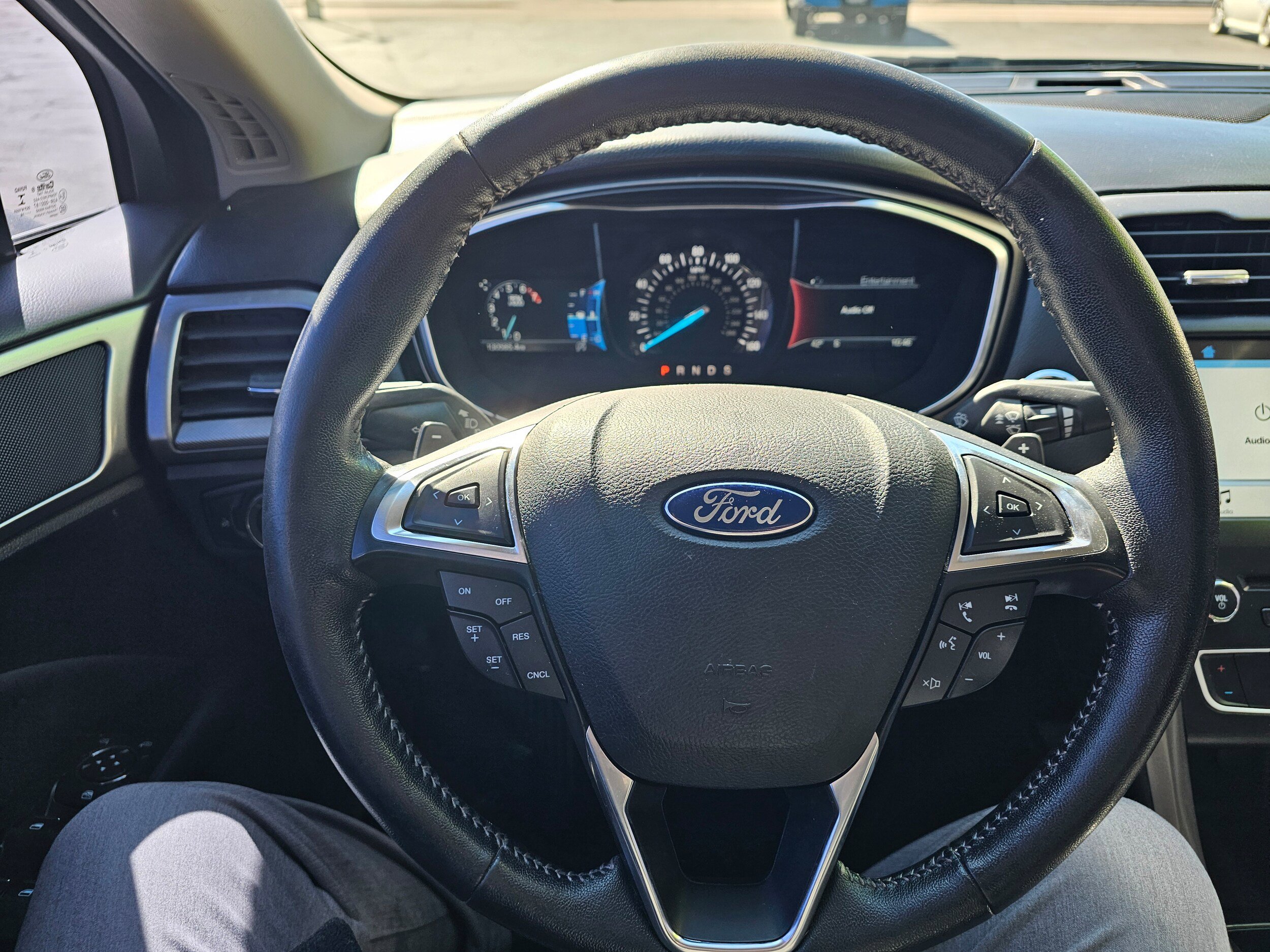 Used 2017 Ford Fusion SE w/ Fusion SE Technology Package FWD image 10