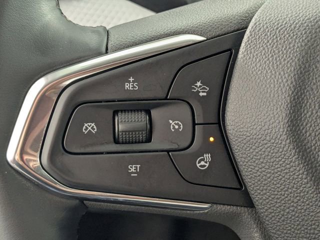 Used 2025 Chevrolet Trax LT w/ LT Convenience Package image 15