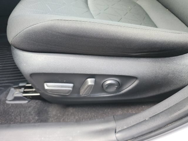 Used 2023 Toyota RAV4 XLE AWD/4WD image 16