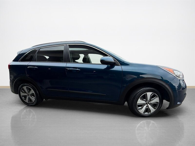 Used 2019 Kia Niro LX FWD image 2