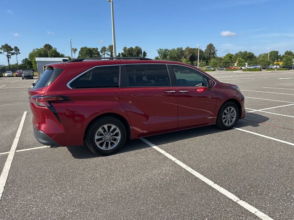 Used 2021 Toyota Sienna XLE FWD image 6
