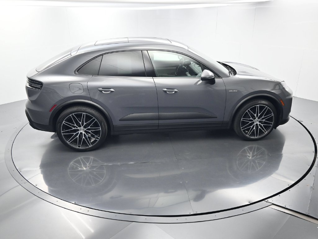 Certified 2025 Porsche Macan Electric RWD image 40