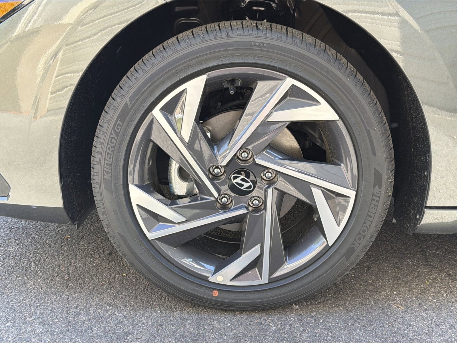 New 2026 Hyundai Elantra Limited FWD image 12