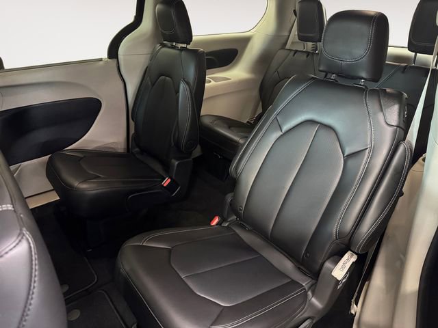Used 2024 Chrysler Pacifica Touring-L image 22