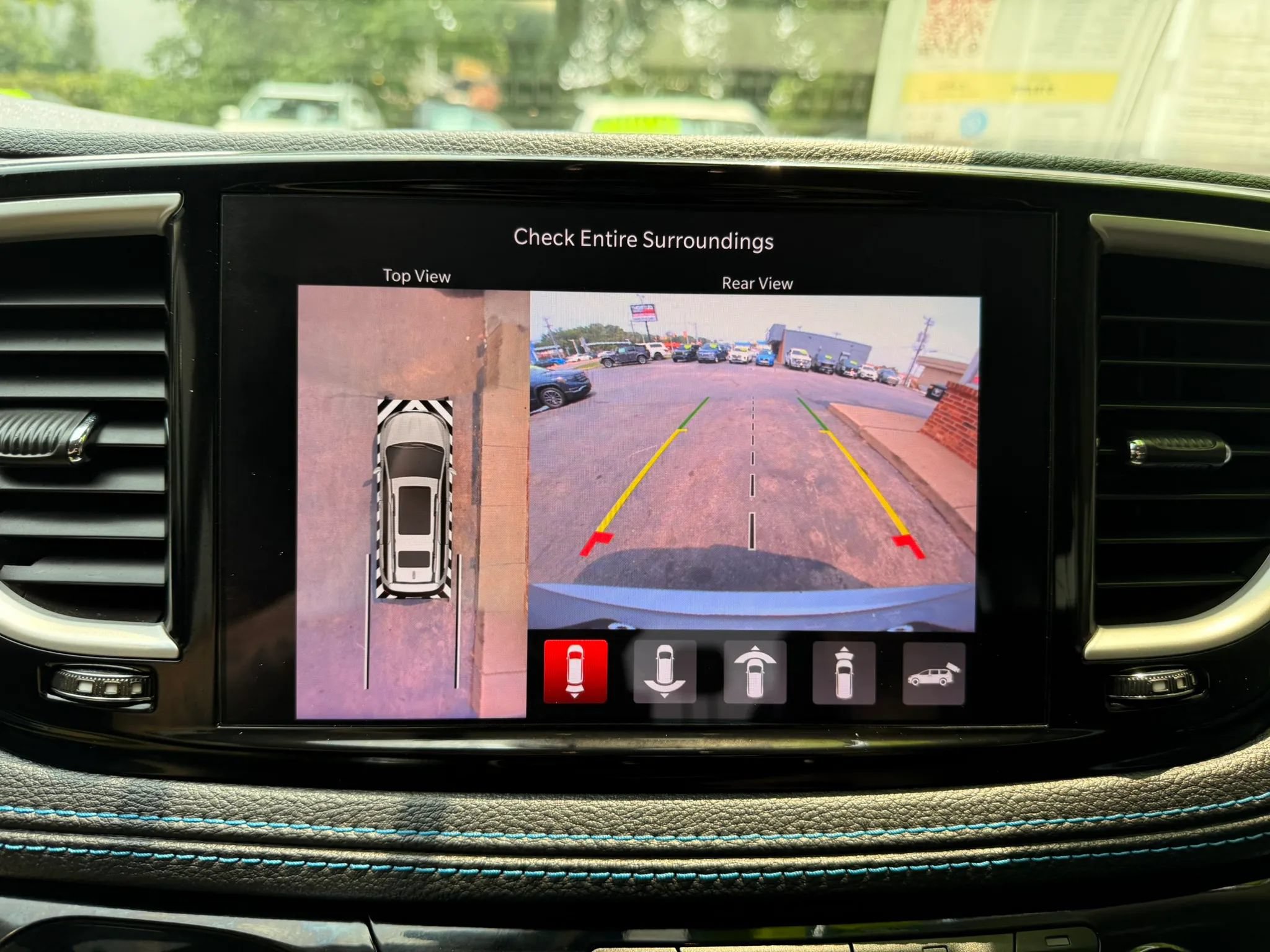 Used 2021 Chrysler Pacifica Touring-L FWD image 19