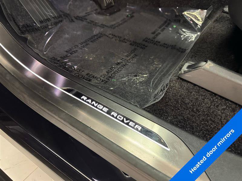 Used 2025 Land Rover Range Rover SE image 12