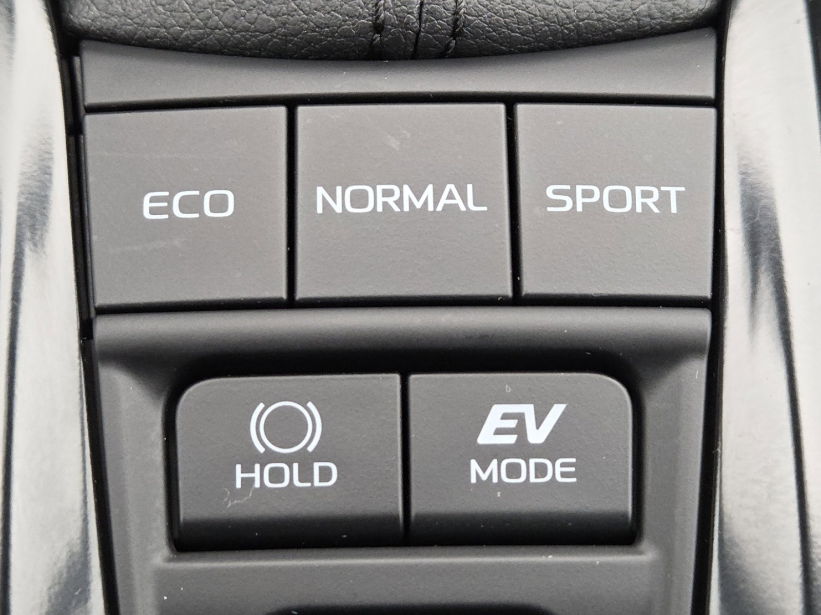 Used 2025 Toyota Camry SE w/ Convenience Package image 6