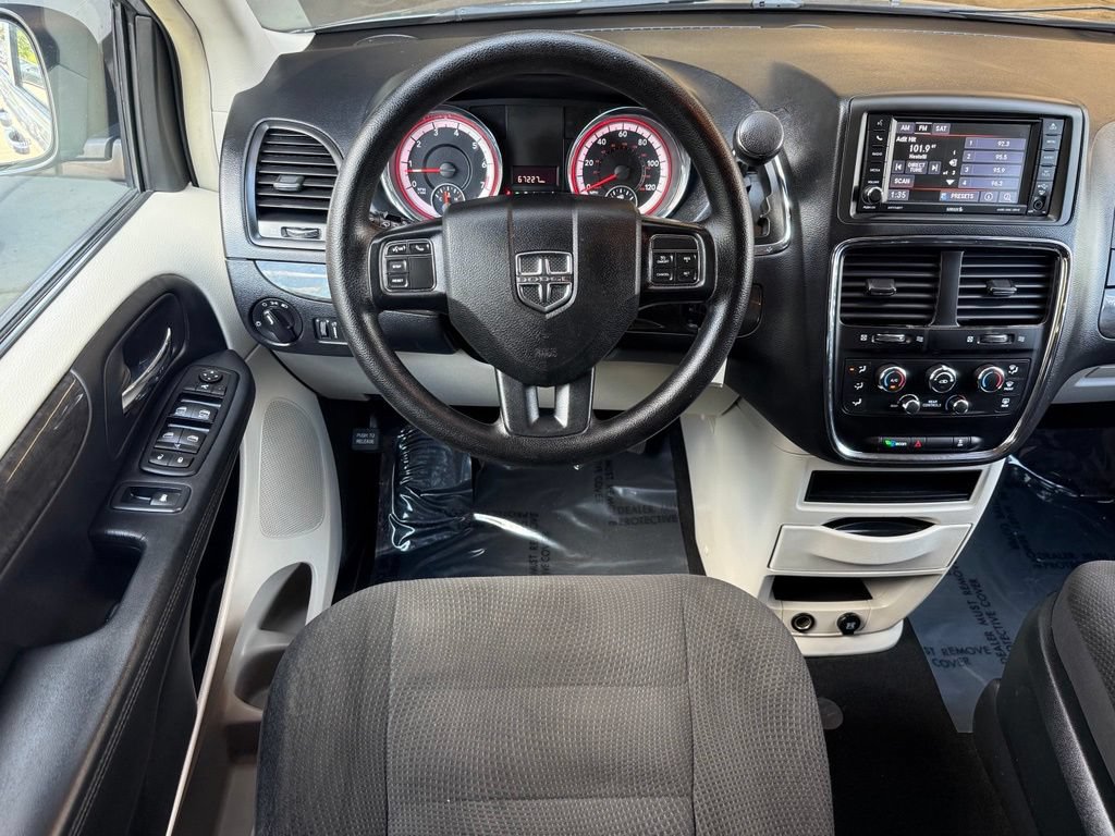 Used 2018 Dodge Grand Caravan SE w/ UConnect Hands-Free Group FWD image 19