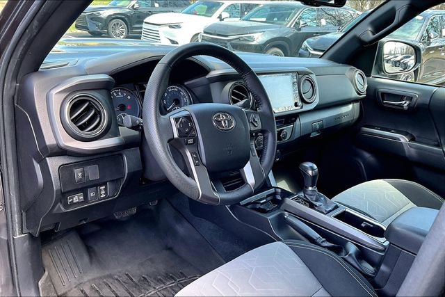 Used 2022 Toyota Tacoma TRD Sport w/ Technology Package image 18